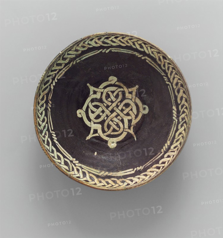 Bowl with Knotted Medallion