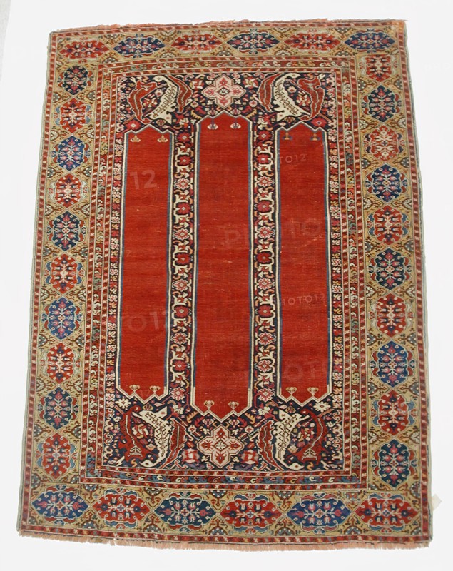 Carpet with Double-Ended Triple Niche