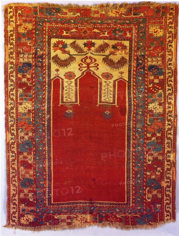 Prayer Rug with Triple Arch Design