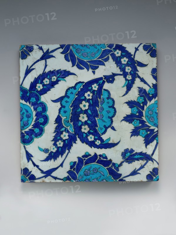 Tile with 'Saz' Leaf Design