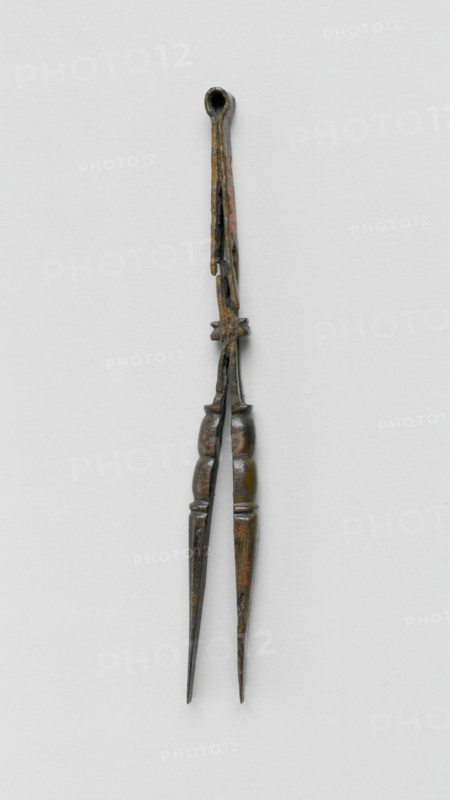 Tweezers, Iran, 9th-10th century.