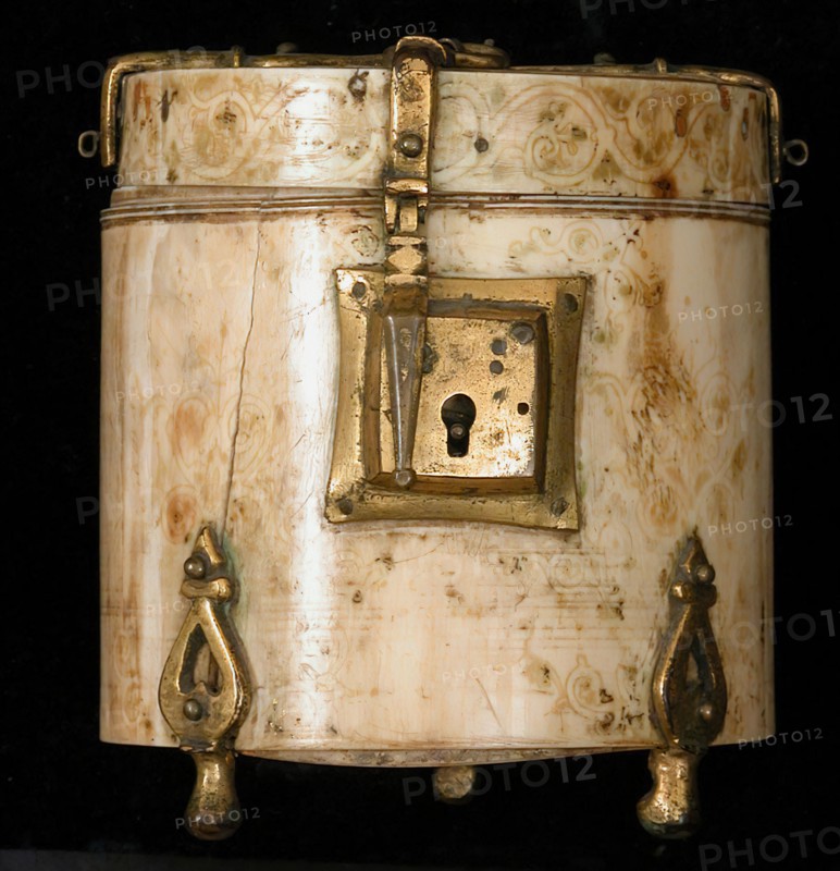 Pyxis with Painted Designs, Italy, second half 12th-first half 13th century.