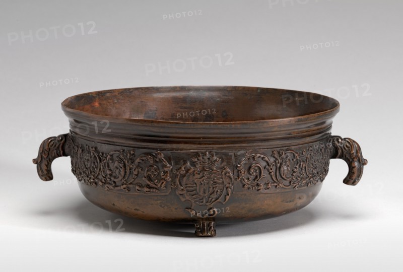 Bowl with a Shield of Arms, 16th or 17th century.