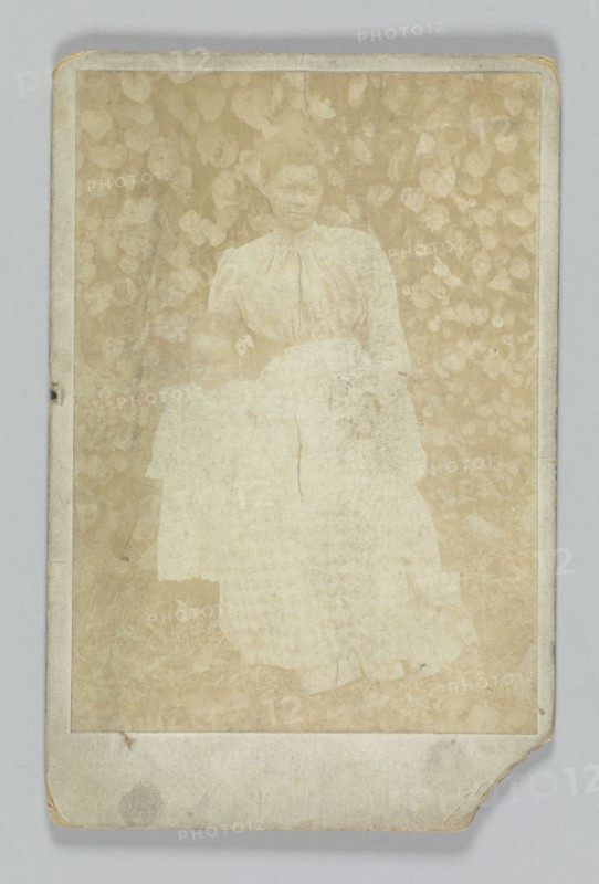 Photographic print of a woman and child, early 20th century. Creator: Unknown.