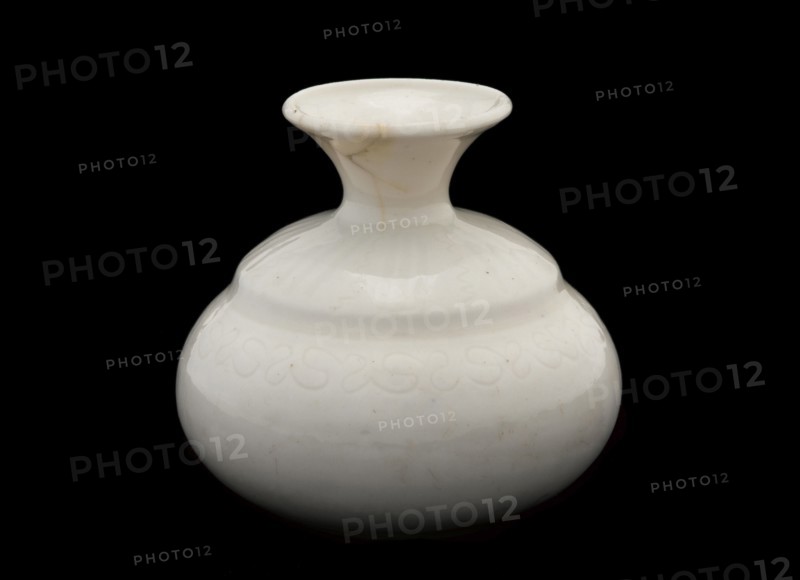 Bottle, Safavid period, 17th century. Creator: Unknown.