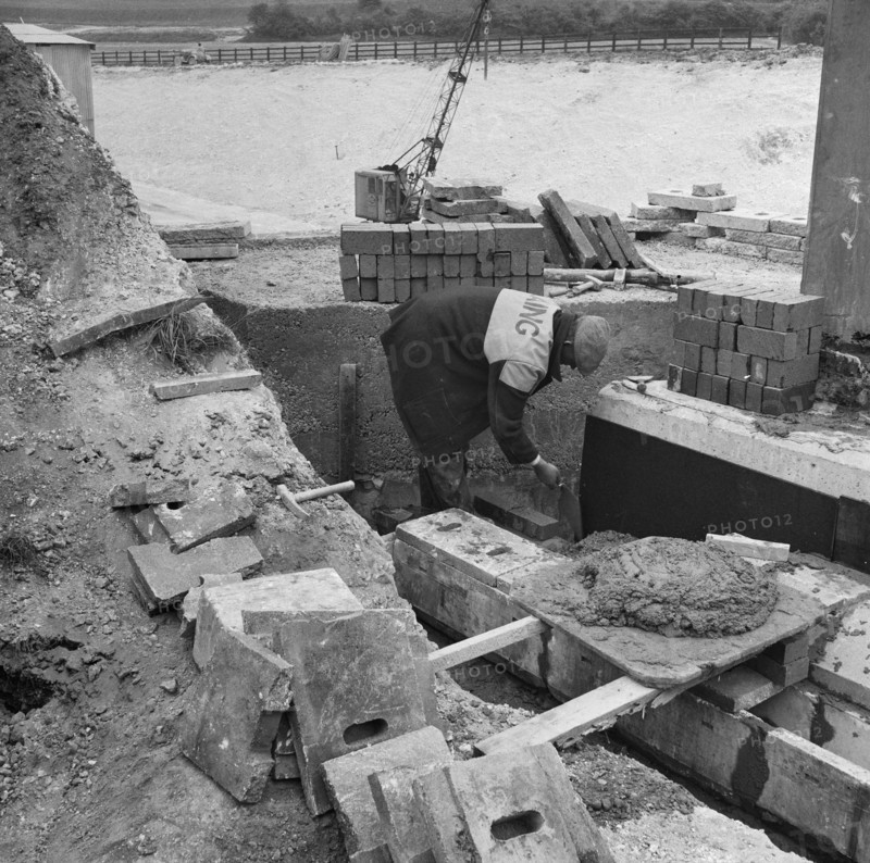 M1 Motorway, Structure 9 Luton-Dunstable Railway Bridge, Caddington, Central Bedfordshire, 17/05 Creator: John Laing plc.