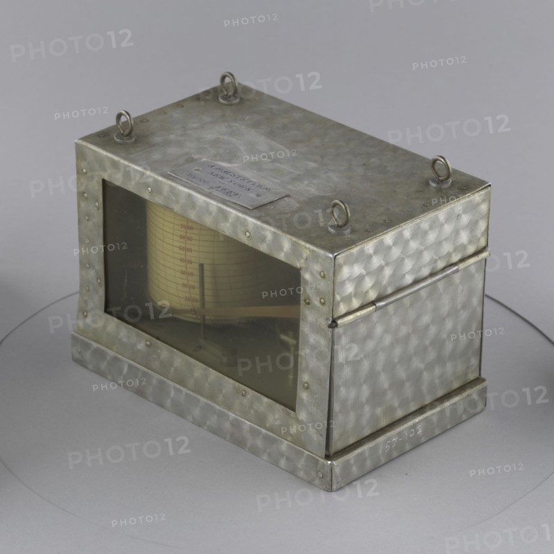 Barograph. Creator: H. J. Green Co..
