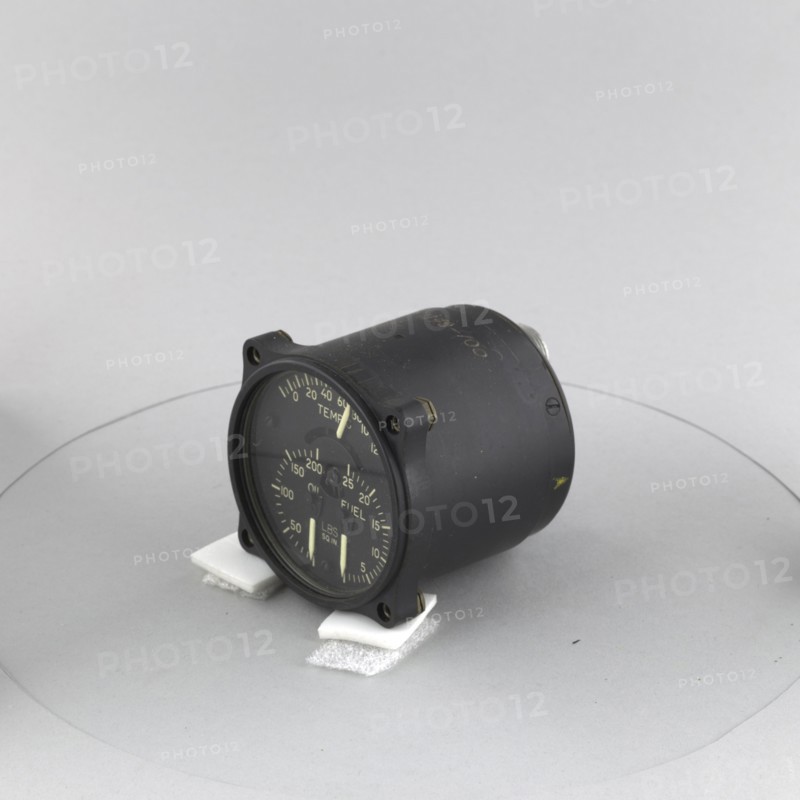 Indicator, Combined, Oil Temperature / Oil Pressure / Fuel Pressure, Navy. Creator: Thomas A. Edison, Incorporated.