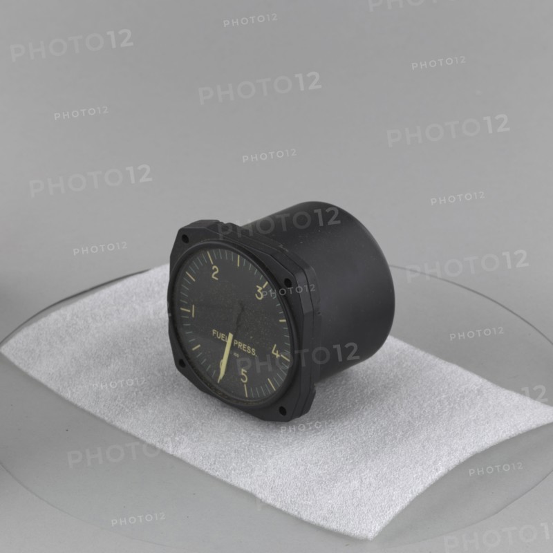 Indicator, Fuel Pressure, C-16. Creator: Bendix Aviation.