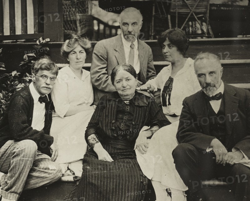 Untitled (Stieglitz, Agnes, mother Hedwig, Julius, Selma, and Lee on Oaklawn steps), 1910 or 1912. Creator: Alfred Stieglitz.