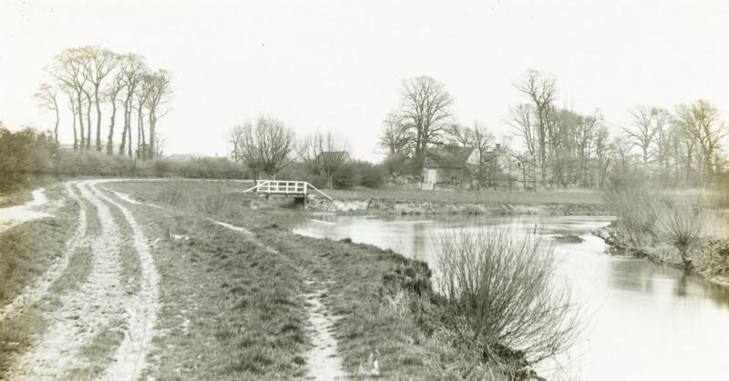 Kelmscott Manor: From the Thames, 1896. Creator: Frederick Henry Evans.