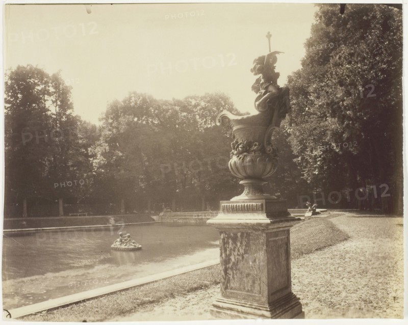 Versailles, Grand Trianon, (Vase en Plomb par Le Lorrain), 1901. Creator: Eugene Atget.