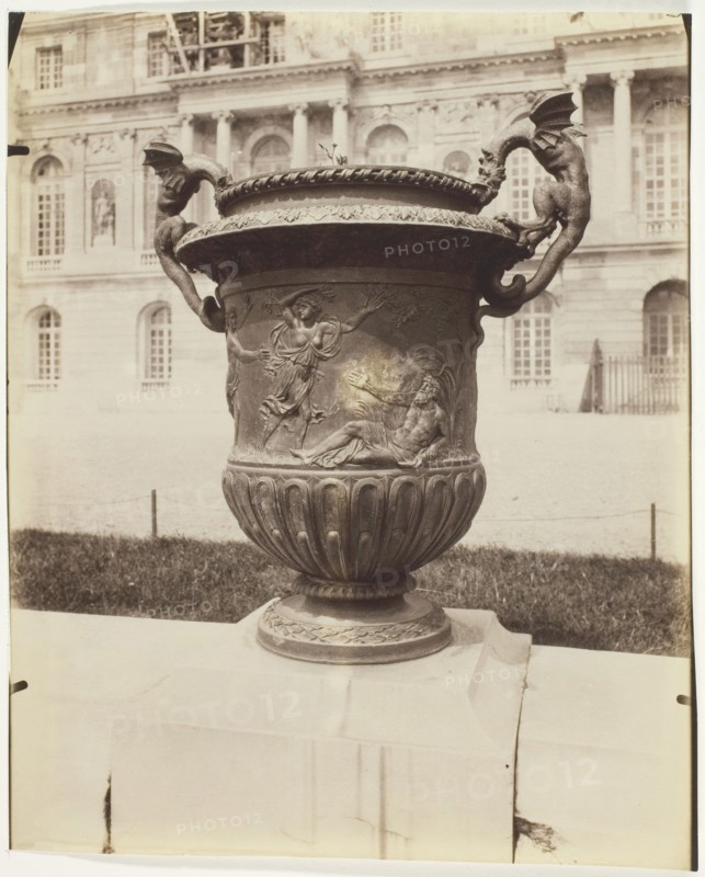 Versailles, Vase par Ballin, 1903. Creator: Eugene Atget.