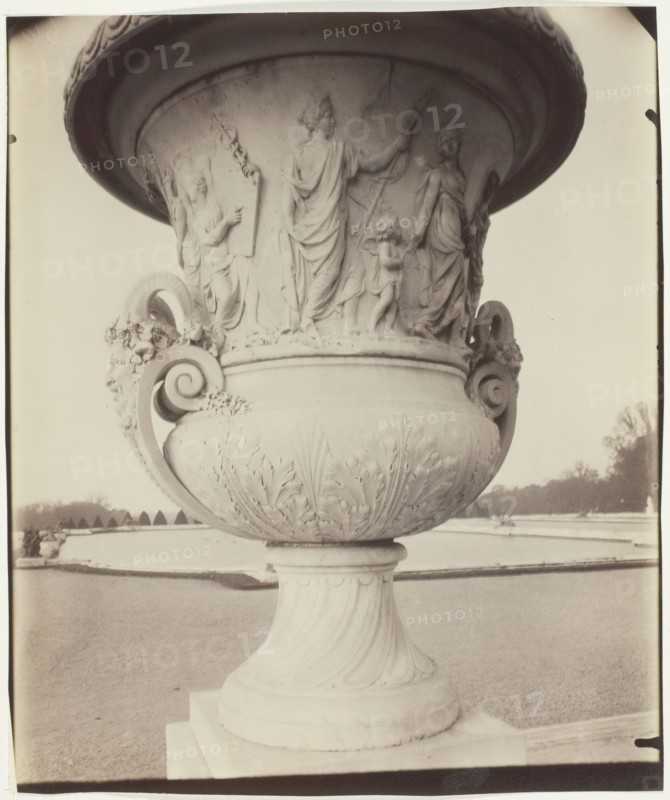 Versailles, Vase par Tuby, 1904. Creator: Eugene Atget.
