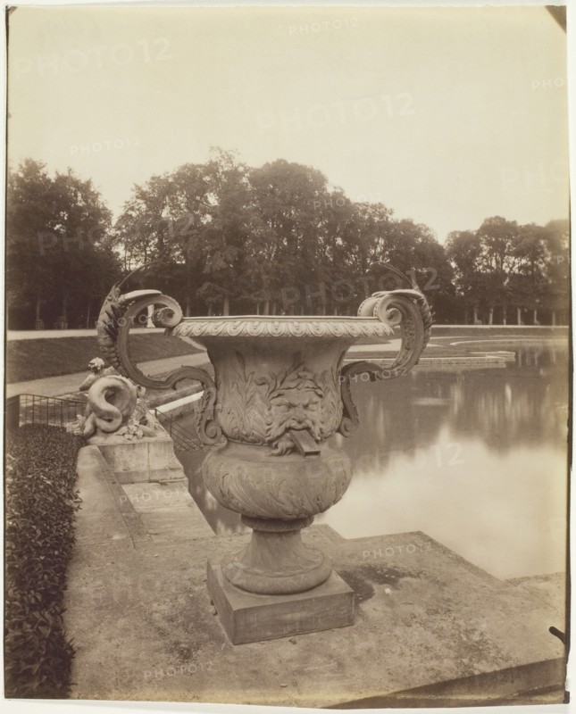 Versailles, Vase, Bassin de Neptune, 1901. Creator: Eugene Atget.