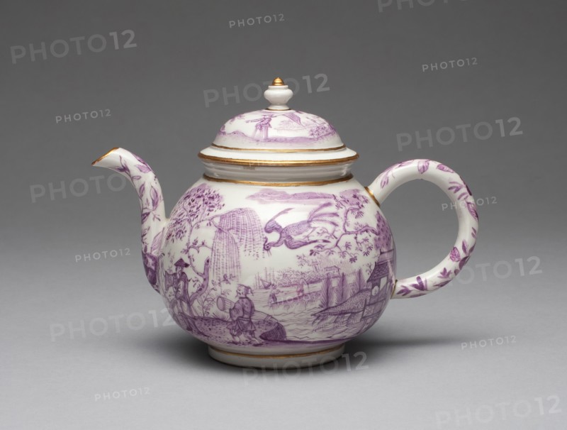 Teapot with Cover, Vienna, c. 1730. Creator: Du Paquier Porcelain Manufactory.