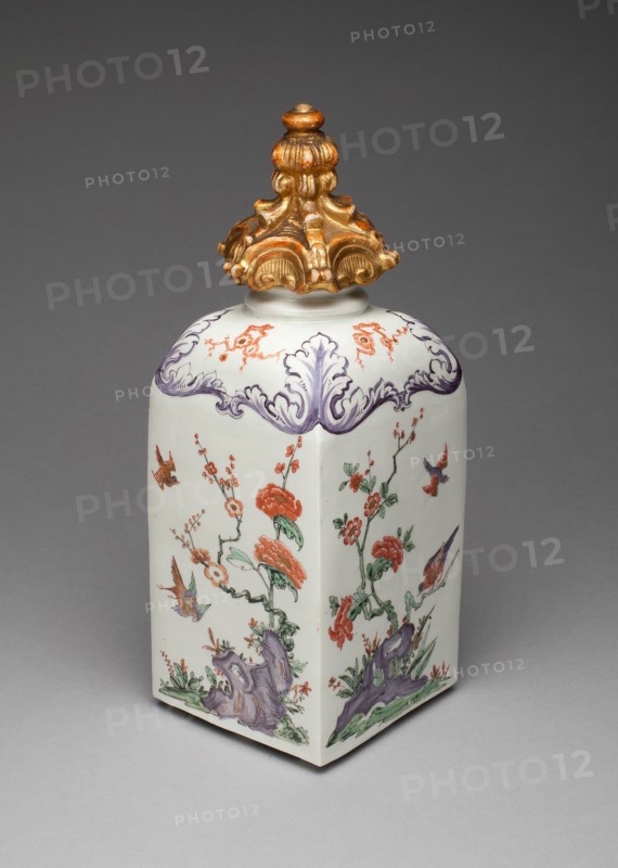 Square-Sectioned Bottle, Vienna, c. 1725. Creator: Du Paquier Porcelain Manufactory.