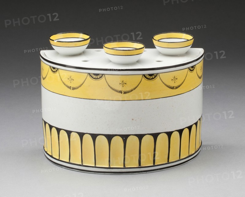 Bulb Pot with Cover (one of a pair), England, 18th/19th century. Creator: Unknown.