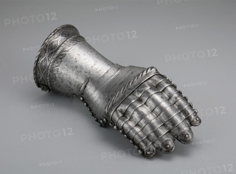 Mitten Gauntlet for the Right Hand, Augsburg, c. 1540. Creator: Unknown.