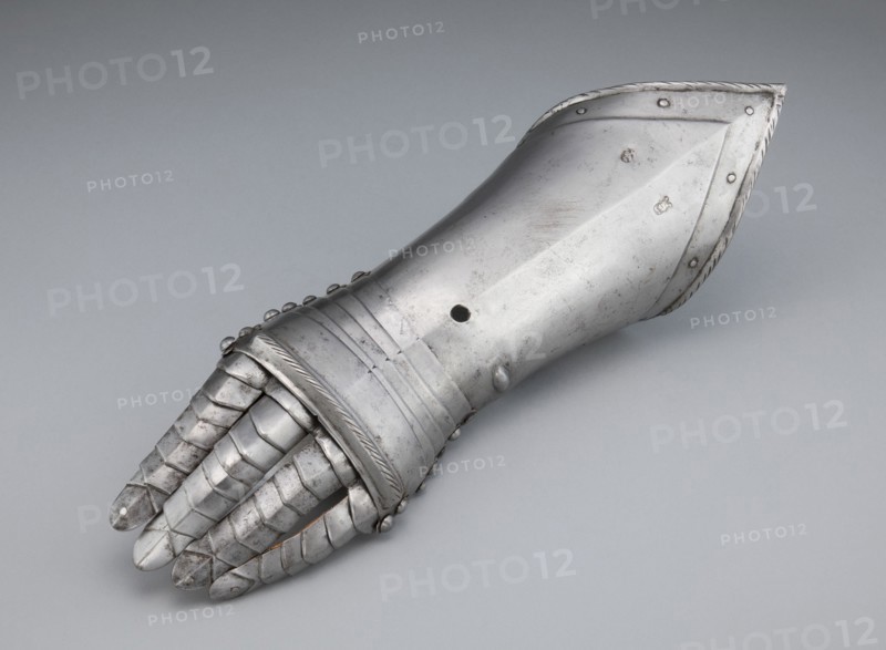 Fingered Gauntlet for the Left Hand, Nuremberg, c. 1575/1600. Creator: Unknown.