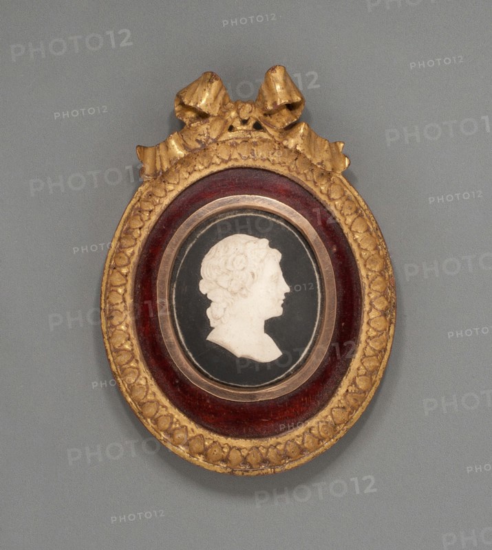 Cameo with Head of a Woman, Burslem, Late 18th century. Creator: Wedgwood.