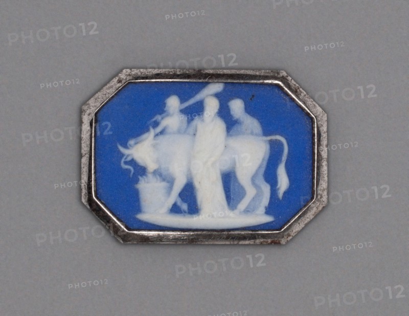 Cameo with Sacrifice of a Bull, Burslem, Late 18th century. Creator: Wedgwood.
