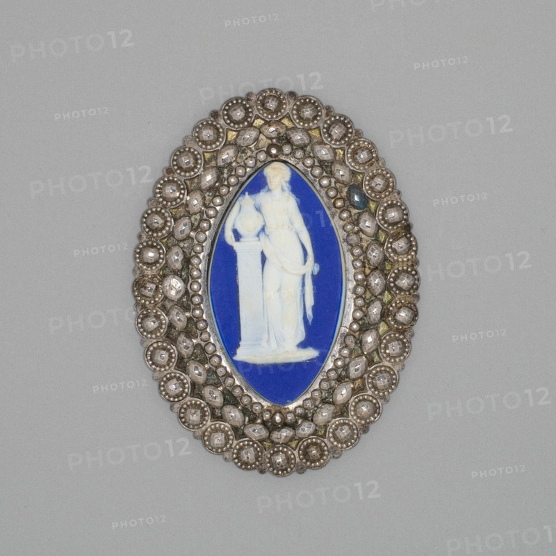Medallion with Women and Urn, Burslem, Late 18th century. Creator: Wedgwood.