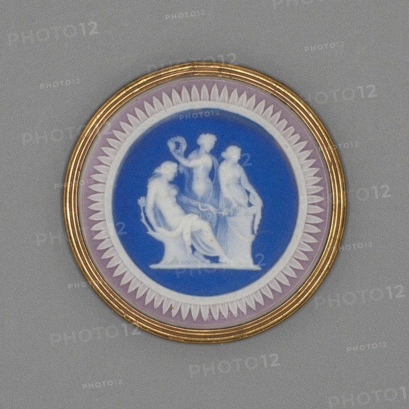 Medallion with Sacrifice to Hygieia, Burslem, Late 18th century. Creator: Wedgwood.