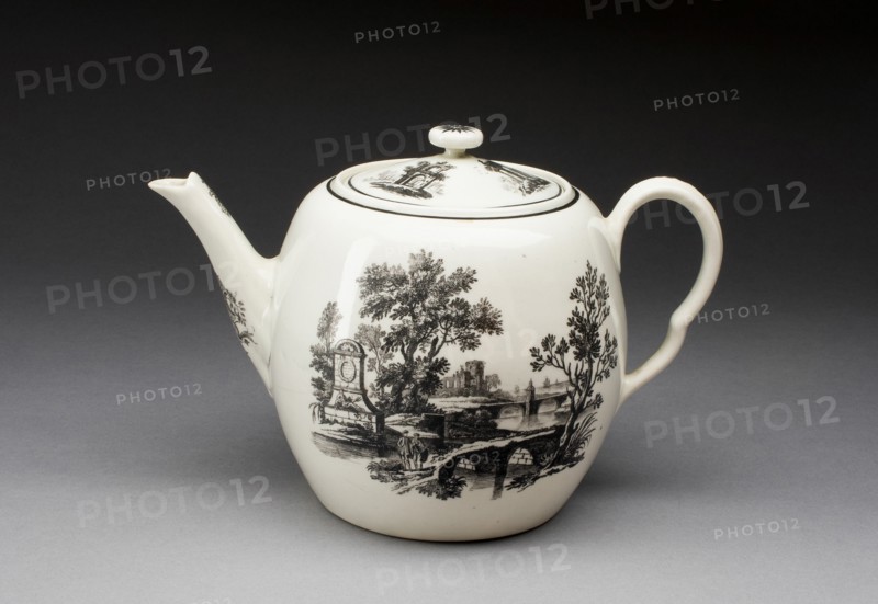 Teapot, Worcester, c. 1785. Creator: Royal Worcester.