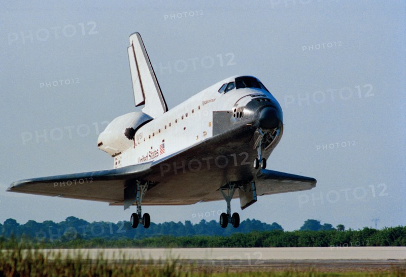 STS-47 Endeavour landing at Kennedy Space Center, USA, September 20, 1992.  Creator: NASA.