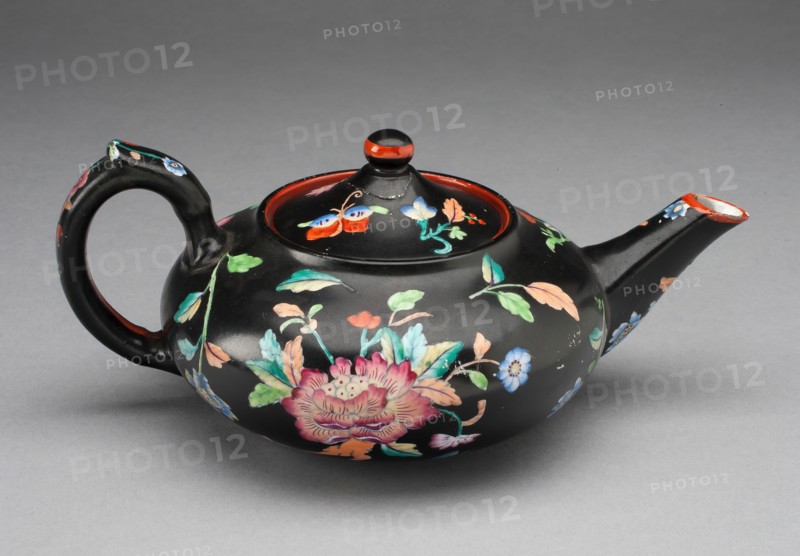 Teapot, Longport, c. 1800. Creator: Davenport Pottery and Porcelain Factories.