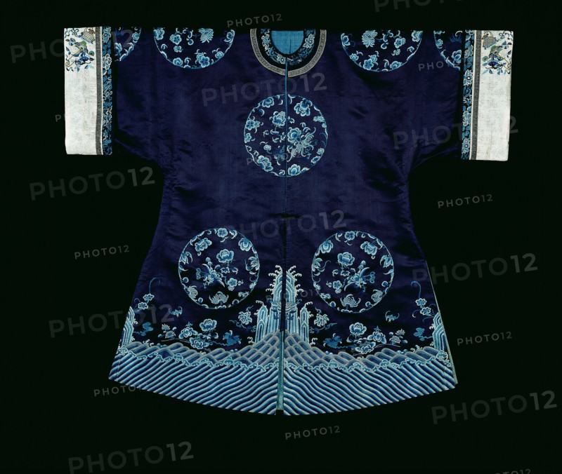 Woman's Waitao (Semiformal Domestic Surcoat), China, Qing dynasty (1644-1911), 1820/40. Creator: Unknown.