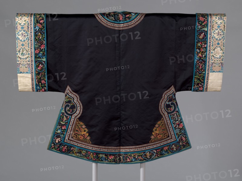 Woman's Surcoat, China, Qing dynasty (1644-1911), 1860/90. Creator: Unknown.