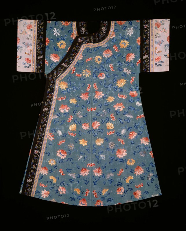 Woman's Changfu (Informal Court Robe), China, Qing dynasty (1644-1911), late 19th/early 20th cen. Creator: Unknown.