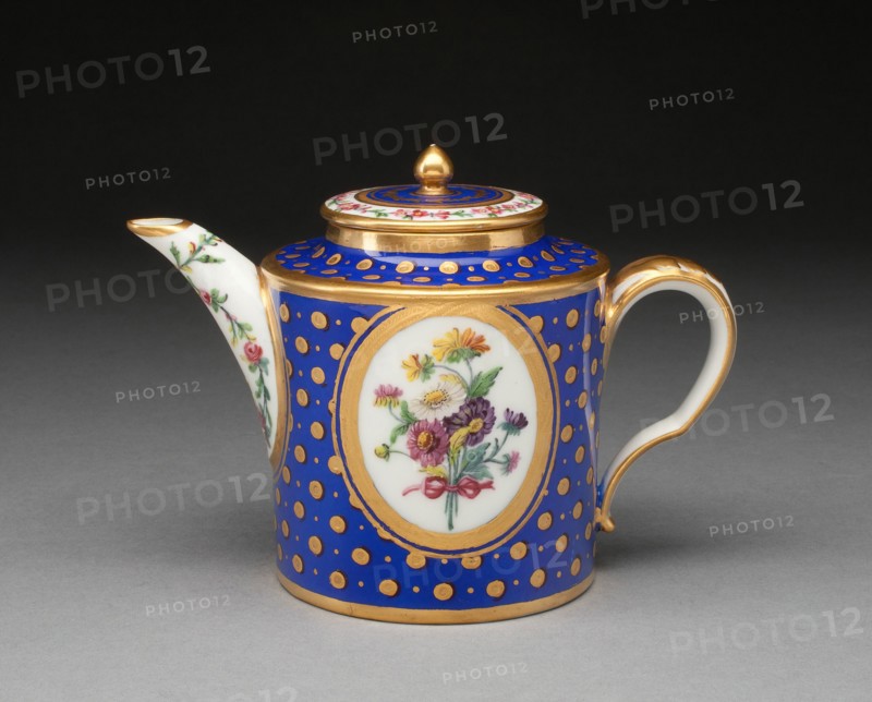 Teapot, Sèvres, 1788.