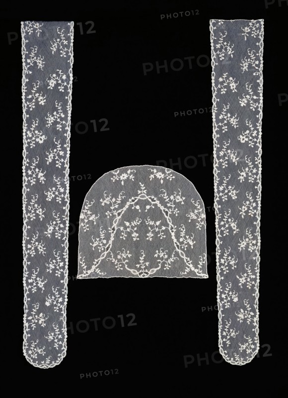Pair of lappets and cap crown, Flanders, 1780s.