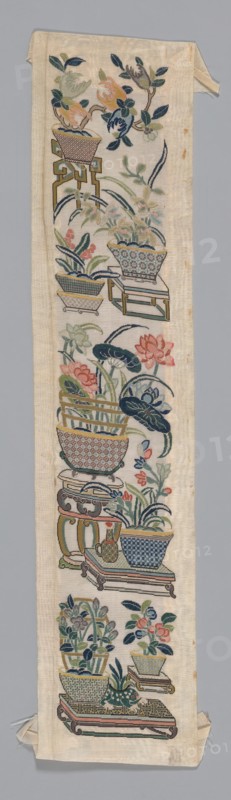 Sleeve Band, China, Qing dynasty (1644-1911), 1875/1900. Lotus flower motif.