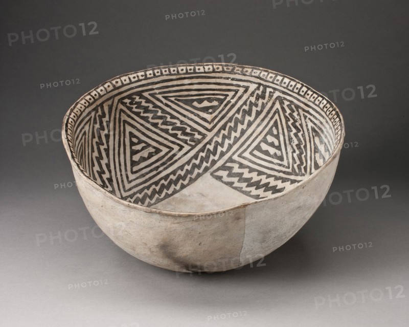 Bowl with Interlocking Zigzag Motif in Four-Part Design on Interior Walls, A.D. 950/1400.