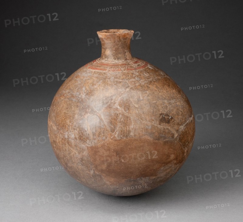 Bottle with Incised Feline Tooth Motif Around Neck, 650/150 B.C.
