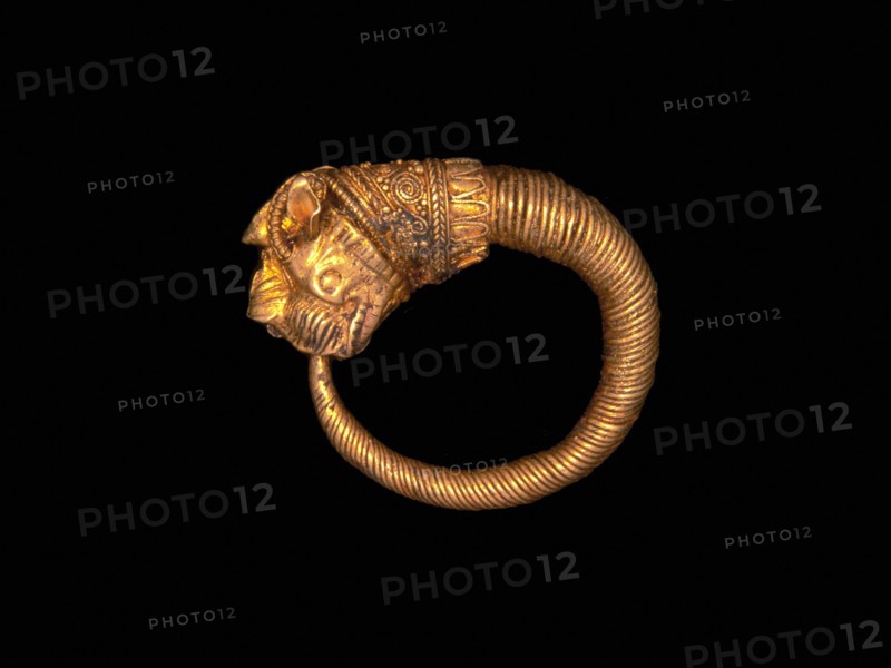 Earring with Lion Head Finial, 3rd-2nd century BCE.
