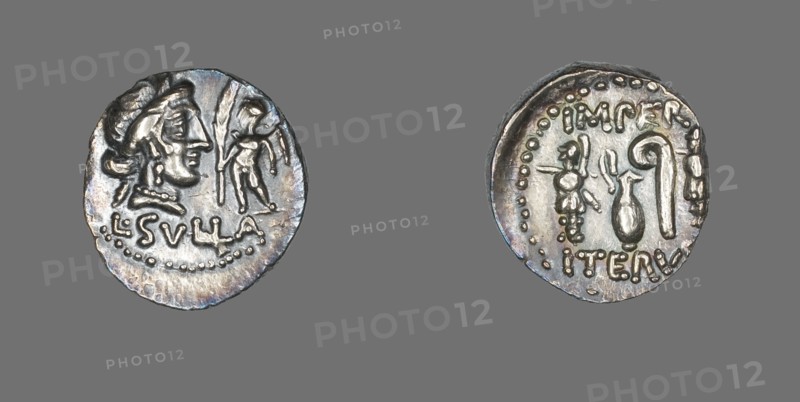 Denarius (Coin) Depicting the Goddess Venus with Cupid, 84-83 BCE.