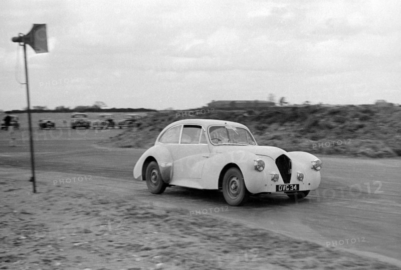 Ray Playford driving a Healey Elliott, at Snetterton Circuit, Norfolk, 1953. Creator: Unknown.