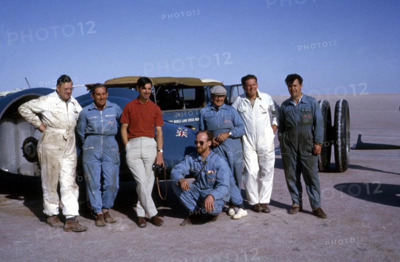 Bluebird CN7 support crew, Ken Norris (3rd from left), Leo Villa (3rd from right), Lake Eyre 1964. Creator: Unknown.