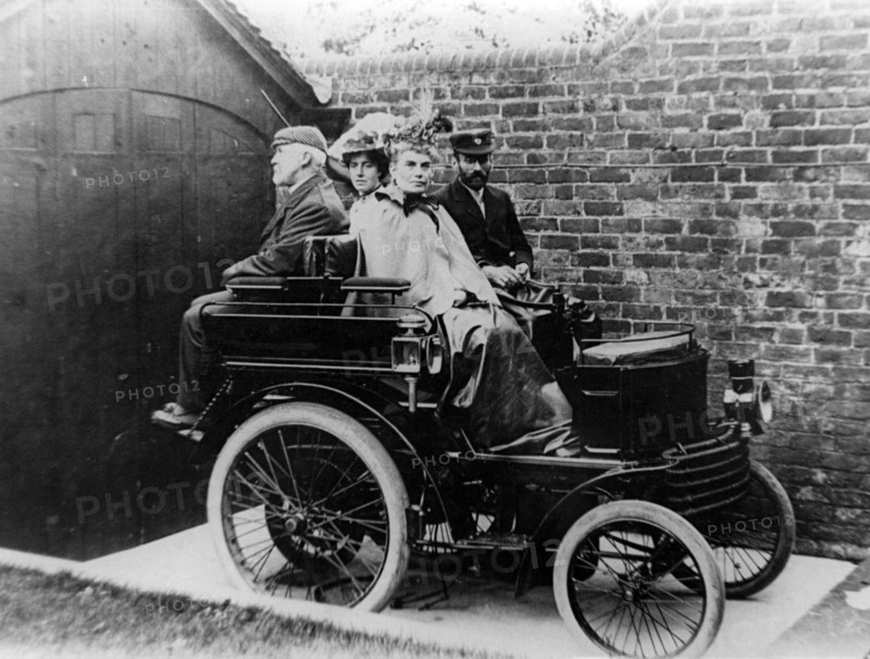 1900 Belsize dog cart, sold as a Marshall. Creator: Unknown.