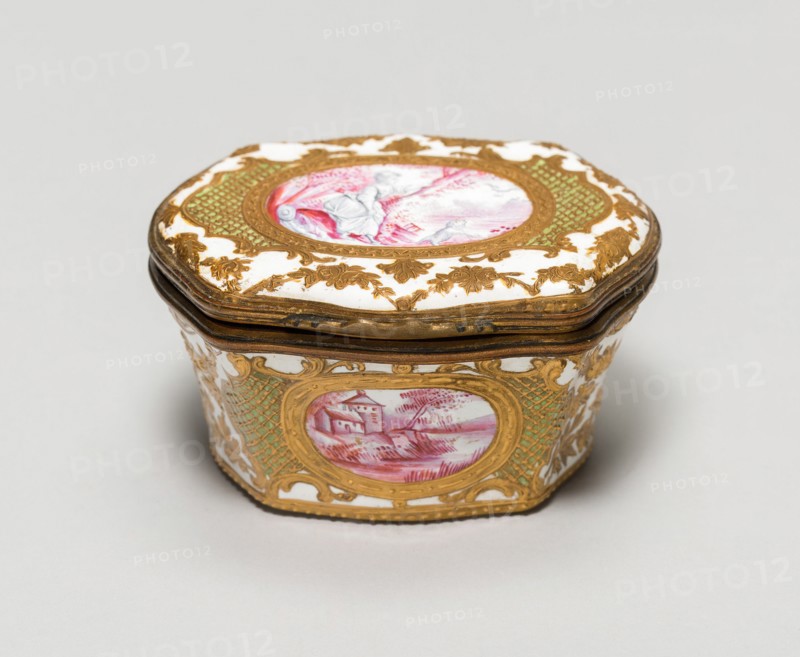 Oval Box, Bilston, c. 1780. Creator: Unknown.