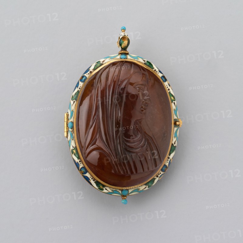 Double-Sided Pendant with Christ and Virgin, France, 18th century (cameo); 17th century (mount). Creator: Unknown.
