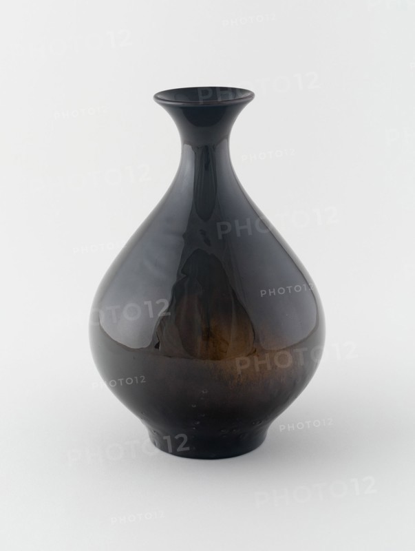 Vase, 1896. Creators: Rookwood Pottery, Albert Robert Valentien.