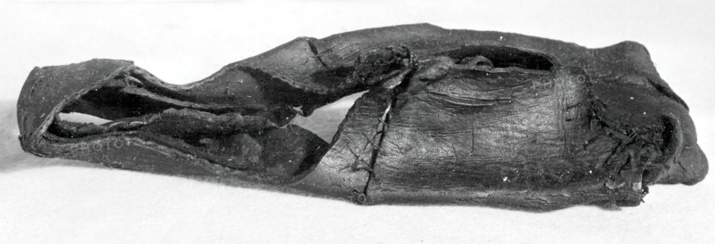 Man's Horned Toe Shoe, England, 16th century.