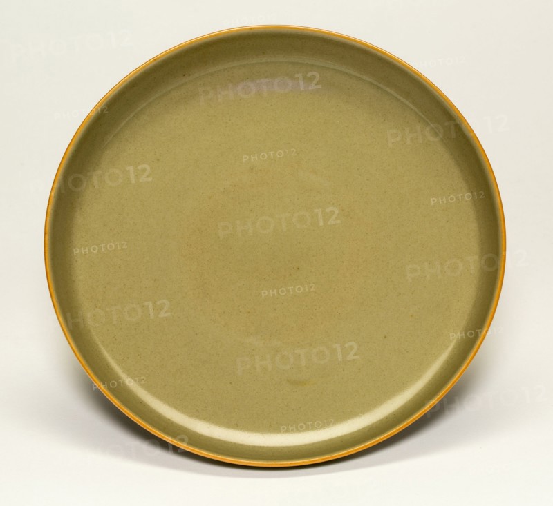 Yaozhou style glazed dish, Qing dynasty (1644-1911), Yongzheng reign mark and period (1723-1735).