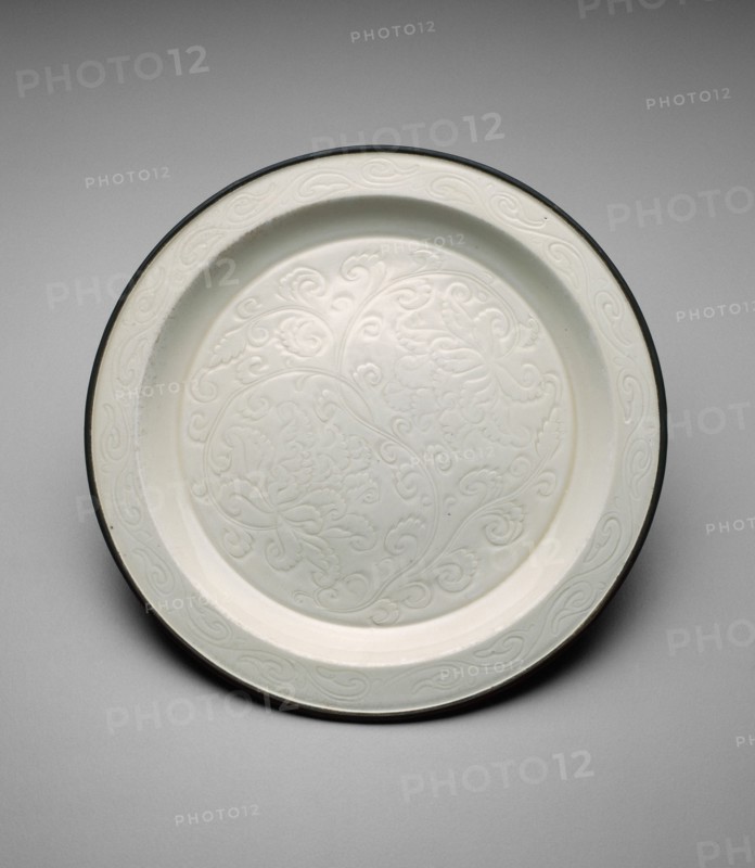 Shallow Dish with Peony Sprays, Northern Song dynasty, (960-1127), 11th century.